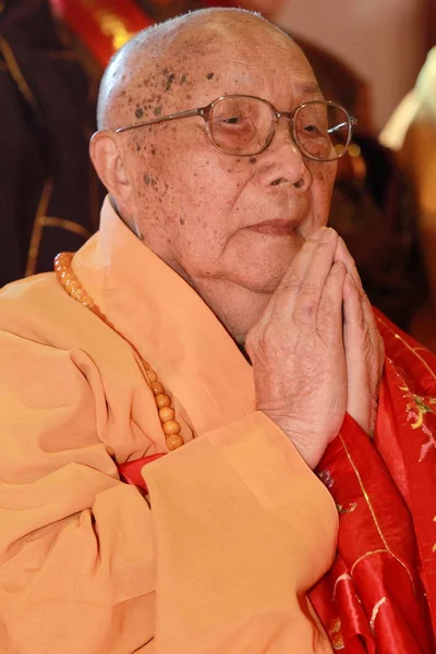 File Chinês Renomado Mestre Budista Ben Huan Coloca Palmas Das — Fotografia de Stock