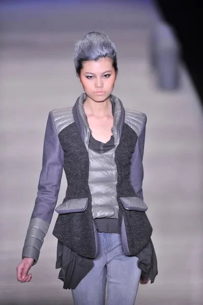 Bosideng Ner Bära Kollektion Höst Vinter Modevisning Kina Mode Vecka — Stockfoto