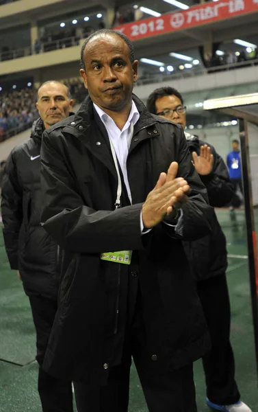 ファイル 上海申花のヘッド コーチ ジャン ティガナは 2012 2012 中国サッカー協会スーパー リーグの上海 中国で第 — ストック写真