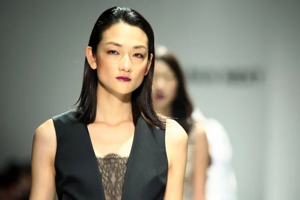 Japoński Model Tominaga Pozach Japonii Następny Pokaz Mody Szanghaju Chiny — Zdjęcie stockowe