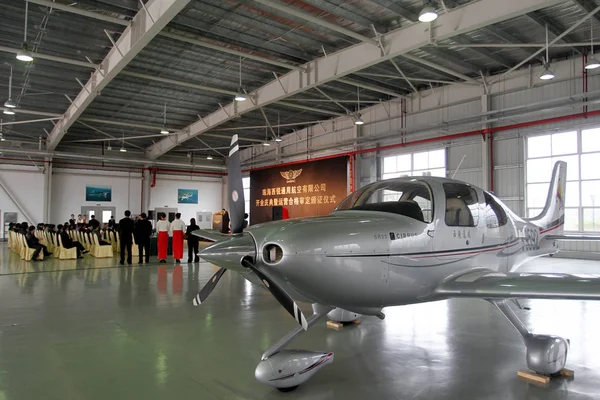 Ett Privatflygplan Avbildas Vid Invigningen Zhuhai Xirui General Aviation Ltd — Stockfoto