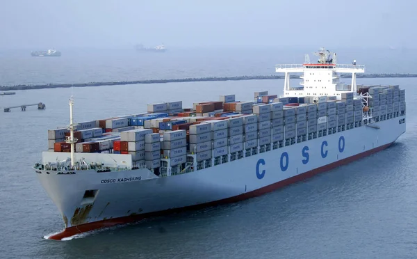 Recipientes Cosco São Vistos Navio Contêineres Cosco Sua Viagem Inaugural — Fotografia de Stock