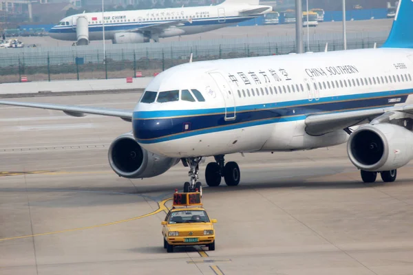 Proudové Letadlo China Southern Airlines Vyobrazené Mezinárodním Letišti Harbin Taiping — Stock fotografie