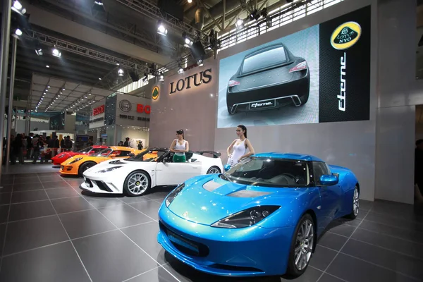 Modelos Posar Com Lotus Nyo Roadsters Durante 12Th Beijing International — Fotografia de Stock