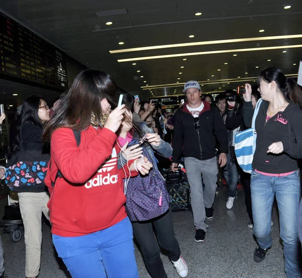 雷诺车队的芬兰 车手基米 莱科宁抵达中国上海浦东国际机场 2012年4月12日 — 图库照片