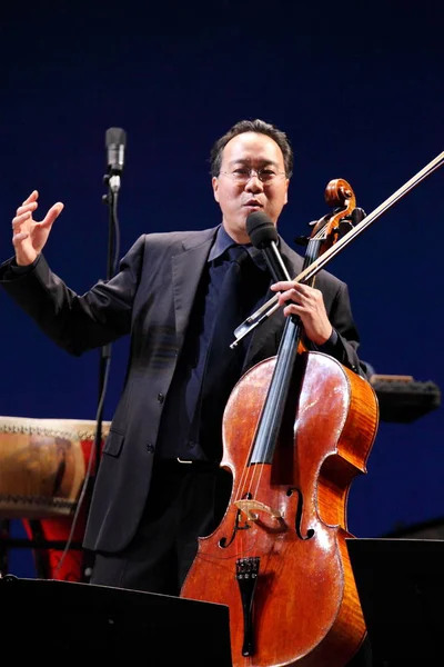 French American Cellist Speaks Concert Guangzhou South Chinas Guangdong Province — Stock Photo, Image