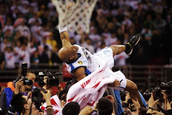 Stephon Marbury Beijing Ducks Comemora Vitória Com Seus Membros Equipe — Fotografia de Stock