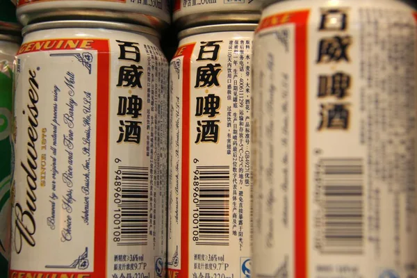 Dosen Mit Budweiser Bier Stehen Einem Supermarkt Nantong Provinz Jiangsu — Stockfoto