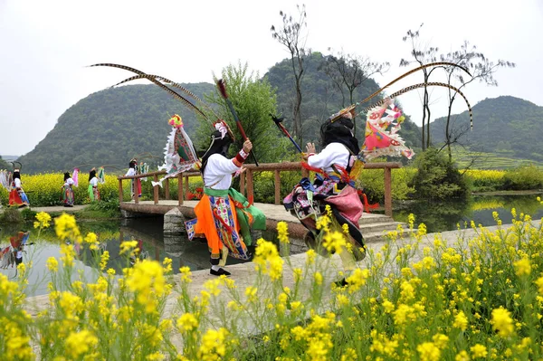 Actores Ópera Nuo Actúan Cerca Río Anshun Suroeste Provincia Chinas — Foto de Stock