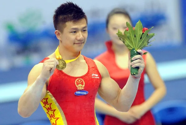 Gullmedaljevinneren Chen Yibing Fra Kina Poserer Etter Prisutdelingen Meningenes Begivenhet – stockfoto