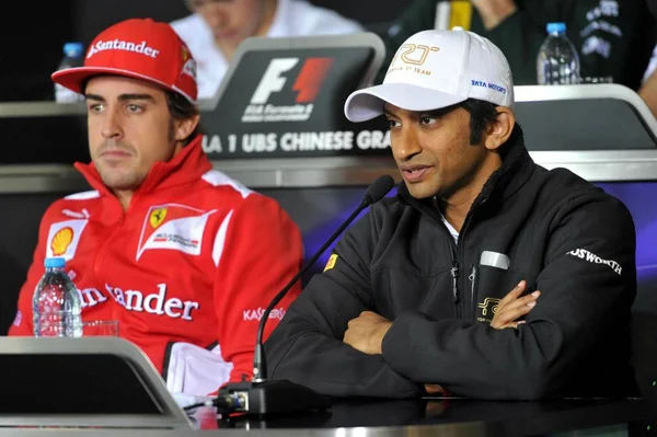 Pilote Espagnol Fernando Alonso Ferrari Pilote Indien Narain Karthikeyan Hrt — Photo