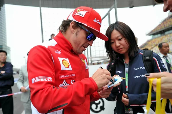 Spanish Driver Fernando Alonso Ferrari Team Signs Fans Fans Meeting — Stock Photo, Image