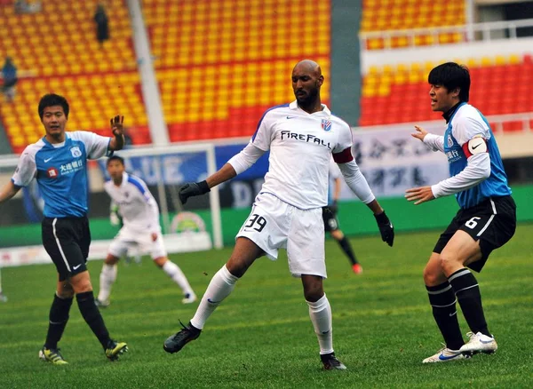 Shanghai Shenhuas Französischer Stürmer Nicolas Anelka Während Der Runde Der — Stockfoto