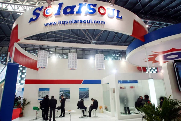 Pessoas Visitam Estande Solarsoul Zhejiang Global Photovoltaic Technology Ltd Durante — Fotografia de Stock