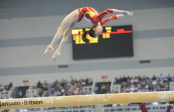 Gimnasta China Yao Jinnan Compite Evento Viga Equilibrio Femenino Durante —  Fotos de Stock