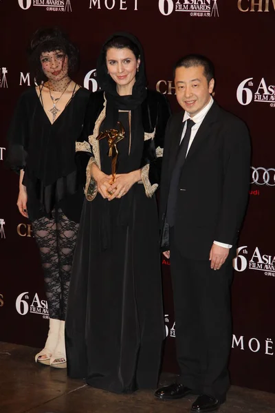 左から 香港女優ジョシー イランの女優レイラ ハタミ 中国人監督のジア チャンケが 2012年3月19日に香港で開催された第6回アジア映画賞でポーズをとる — ストック写真