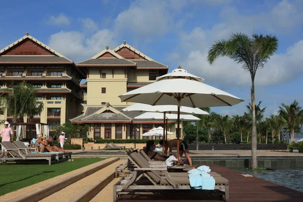 Turister Trivs Ritz Carlton Hotel Sanya Södra Chinas Hainan Provinsen — Stockfoto
