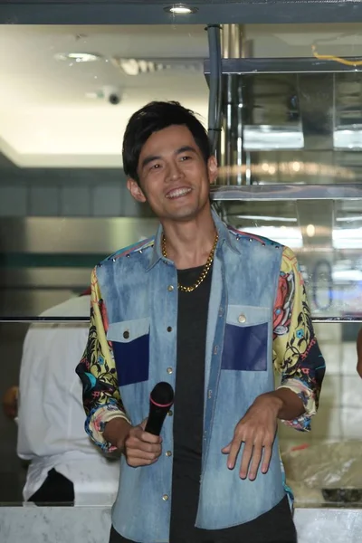 Taiwanees Zangeres Regisseur Jay Chou Glimlacht Tijdens Een Openingsceremonie Van — Stockfoto