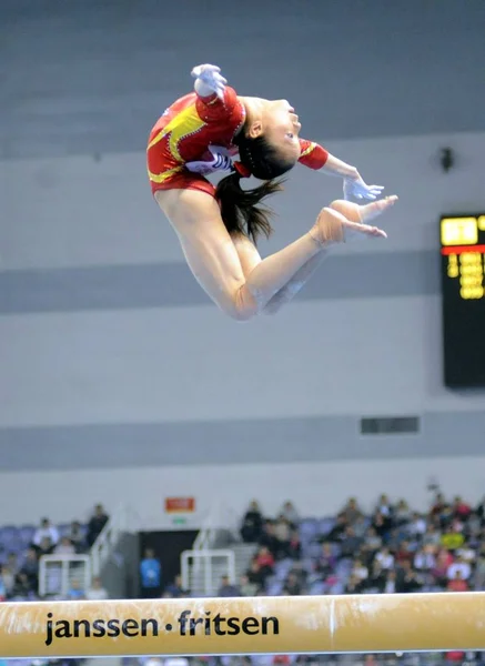 Chinas Turnerin Yao Jinnan Tritt Beim Frauen Balancebalken Wettkampf Während — Stockfoto