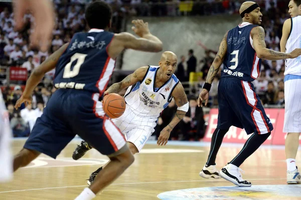 Stephon Marbury Beijign Ördek Merkezi Damlamasını Guangdong Kaplanlar 2011 Final — Stok fotoğraf