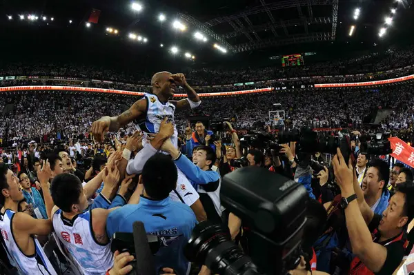 Stephon Marbury Beijing Ducks Celebrates Victory His Team Members Fifth — Stock Photo, Image