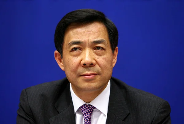 Xilai それから大臣の中国の商業の元中国副首相 Yibo の息子が 2006 日中国 北京での記者会見で質問に答える — ストック写真