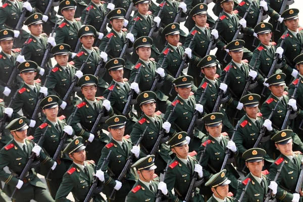 Nuevos Reclutas Policía Armada Del Pueblo Chino Desfilan Durante Una — Foto de Stock