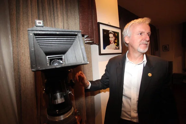 Director Cine Canadiense James Cameron Fotografiado Durante Una Gira Nocturna — Foto de Stock