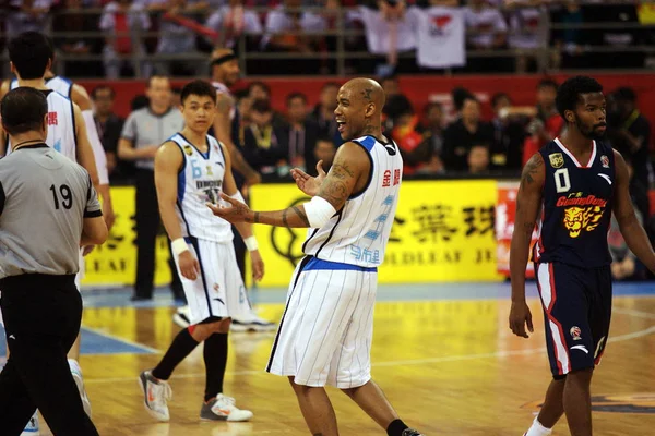 Stephon Marbury Pekin Ördekleri Aaron Jamal Brooks Guangdong Kaplanlar 2011 — Stok fotoğraf