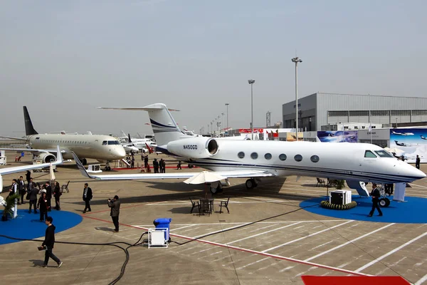 Los Visitantes Observan Aviones Durante Conferencia Exposición Aviación Empresarial Asiática — Foto de Stock