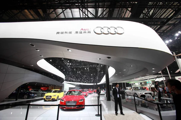 Audi Araba Pekin Uluslararası Otomotiv Fuarı Için Hazırlık Ekranda Görülür — Stok fotoğraf