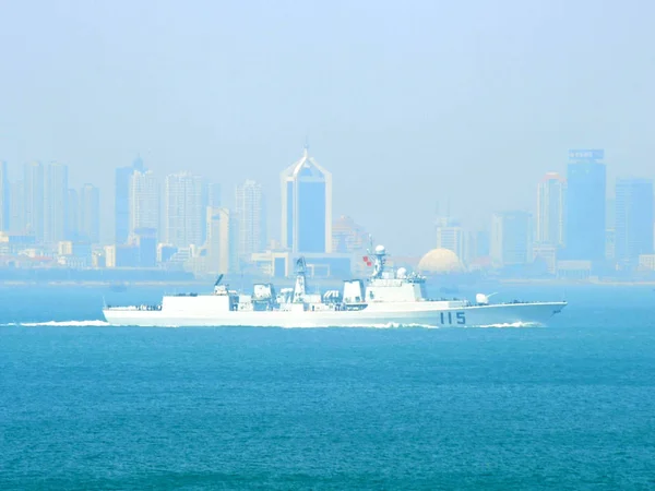 Navíos Chinos Shenyan Destructor Misiles Sale Puerto Naval Ciudad Qingdao —  Fotos de Stock