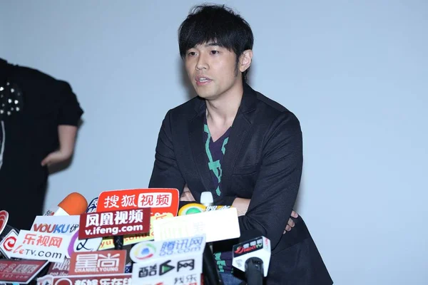 台湾歌手兼演员周杰伦2012年4月2日在台湾台北举行的新闻发布会上发表讲话 — 图库照片