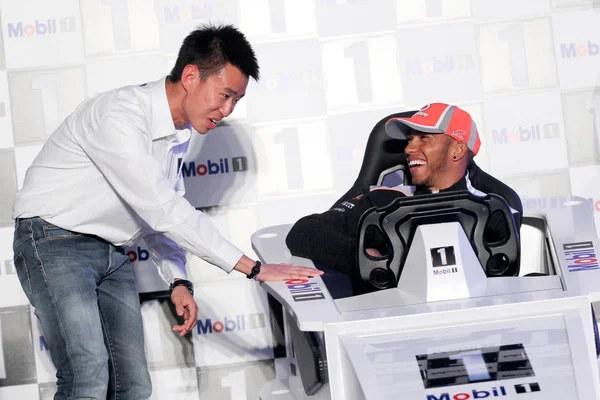 Piloto Británico Lewis Hamilton Del Equipo Mclaren Mercedes Derecha Habla — Foto de Stock