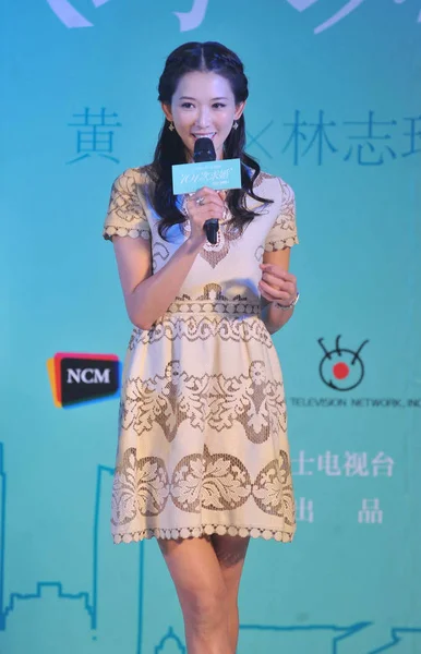 新しい映画 北京での 101 の提案 2012 日の打ち上げ式の間に話すファイル 台湾のモデルで女優リン チーリン — ストック写真