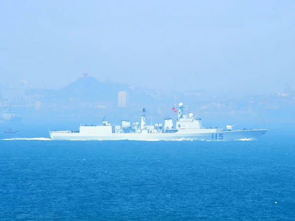 Marine Cinesi Cacciatorpediniere Missilistico Shenyan Lascia Porto Navale Nella Città — Foto Stock