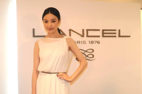 Chinese Actrice Vormt Tijdens Een Promotieactiviteit Voor Franse Merk Lancel — Stockfoto