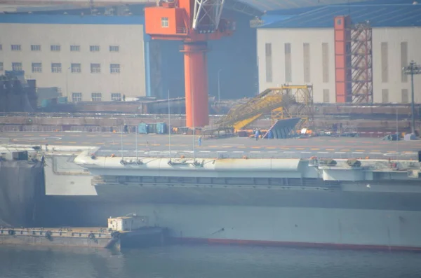 Aircraft Carrier Varyag Being Renovated Shipyard Dalian City Northeast Chinas — Stock Photo, Image