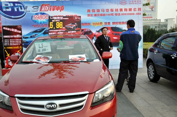 Návštěvníci Při Automatickém Představení Městě Qingdao Východní Chinas Shandon2011 — Stock fotografie