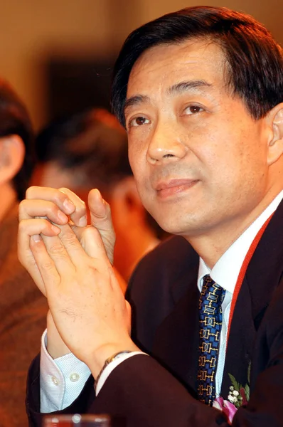曾任辽宁省省长 中国国务院副总理薄熙来的儿子薄熙来出席2003年12月7日在中国北京举行的2003年中国企业家峰会 — 图库照片