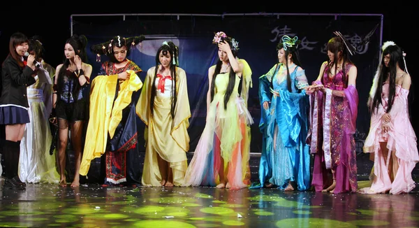 ⬇ Скачать Картинки Модель Fashion Новогодние, Стоковые Фото.