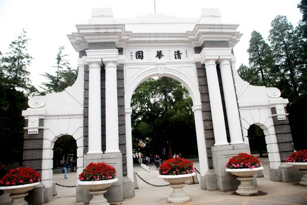 Uma Arcada Retratada Portão Unviersity Tsinghua Pequim China Setembro 2011 — Fotografia de Stock
