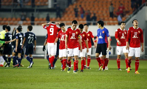 Spelers Van Chinas Guangzhou Evergrande Het Rood Laat Het Hof — Stockfoto