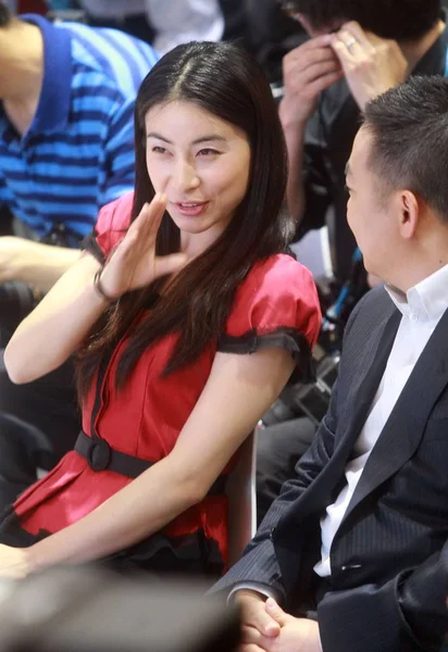 Campeão Olímpico Chinês Mergulho Guo Jingjing Conversa Com Convidado Stand — Fotografia de Stock