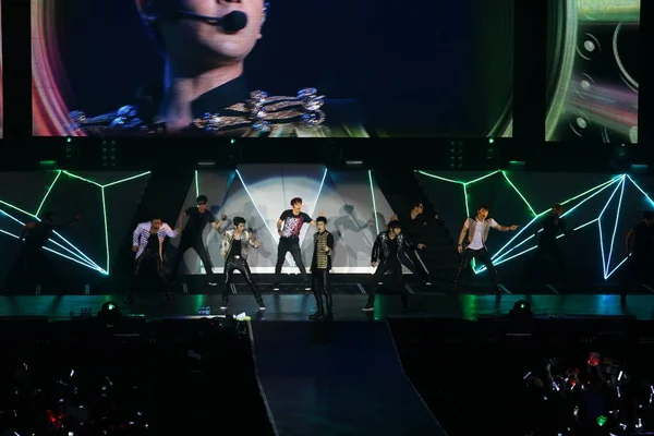 Miembros Boy Band Surcoreana 2Pm Tocan Durante Concierto Hong Kong —  Fotos de Stock