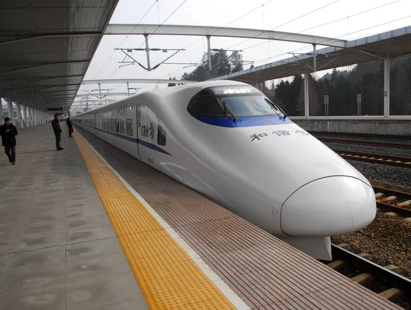 Crh China Railway High Speed Pociąg Przybywa Lichuan Railway Station — Zdjęcie stockowe