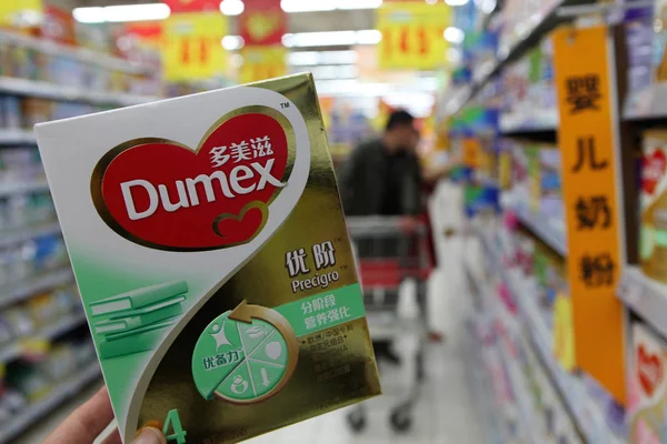 File Ügyfél Üzletek Karton Dumex Baby Formula Danone Egy Szupermarketben — Stock Fotó