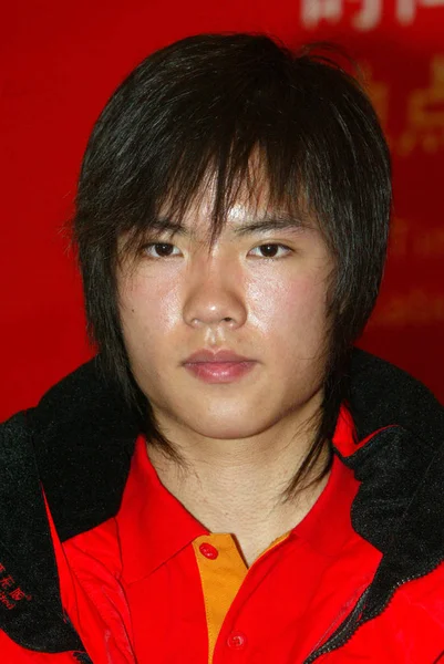 2006年2月17日 中国选手马庆华在中国上海举行的 中国大奖赛新闻发布会上发表 — 图库照片
