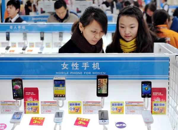 Les Clients Achètent Des Téléphones Portables Dans Centre Commercial Nanjing — Photo