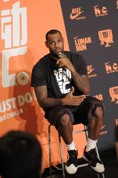 Bestand Nba Ster Lebron James Van Miami Heat Spreekt Een — Stockfoto